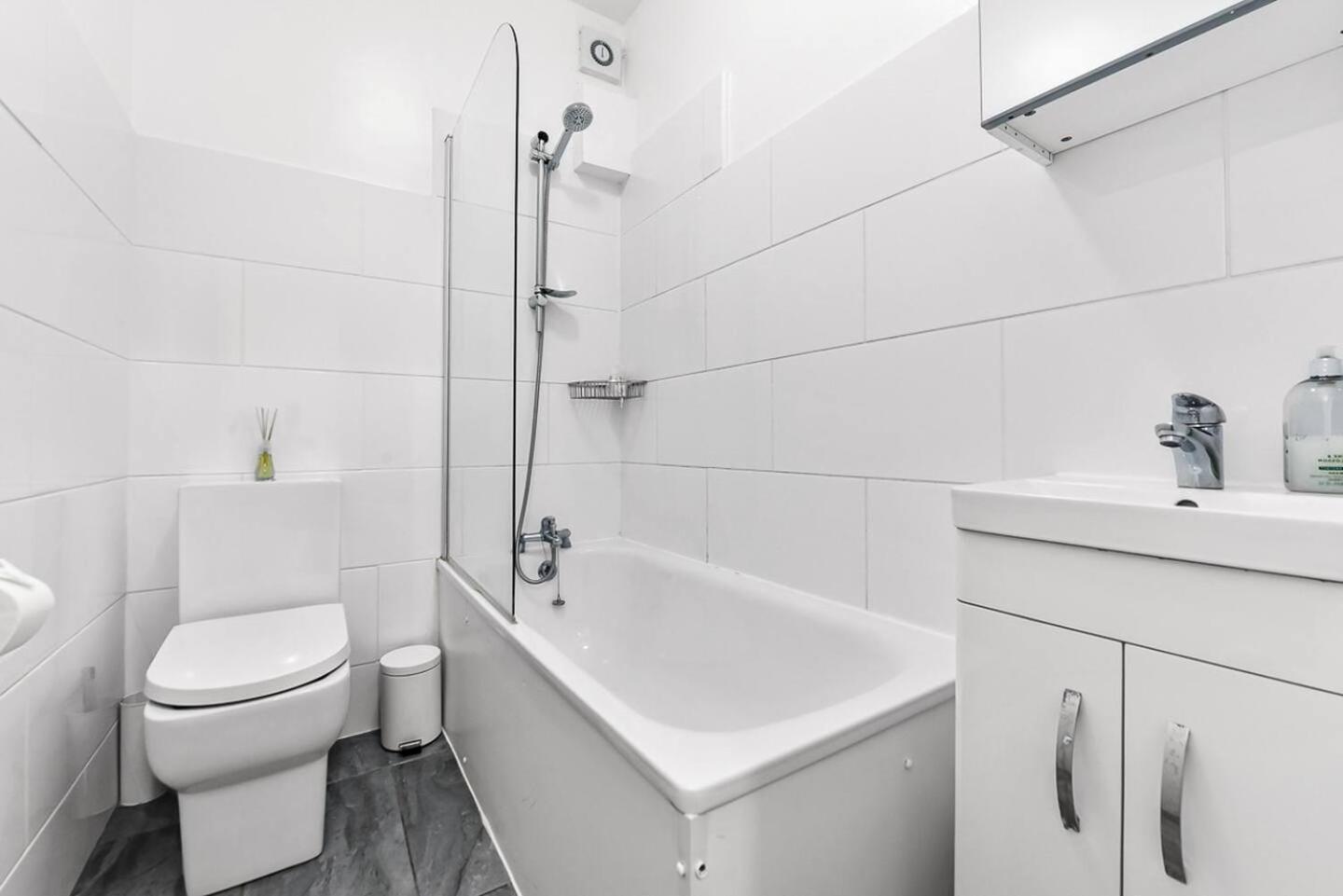 2 Bed Apartment- Finsbury Park Station B Londen Buitenkant foto