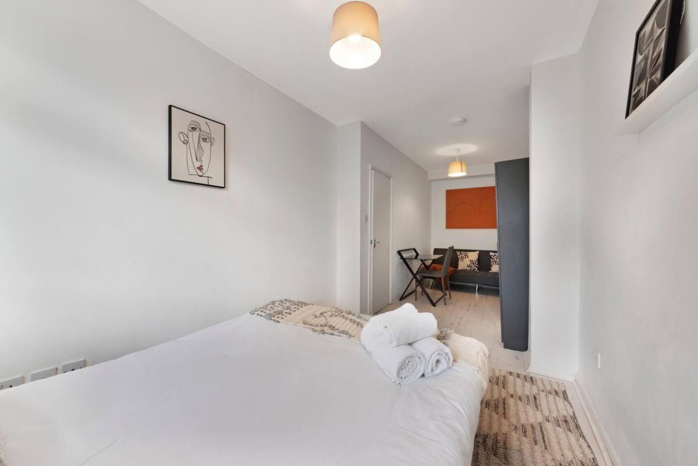 2 Bed Apartment- Finsbury Park Station B Londen Buitenkant foto