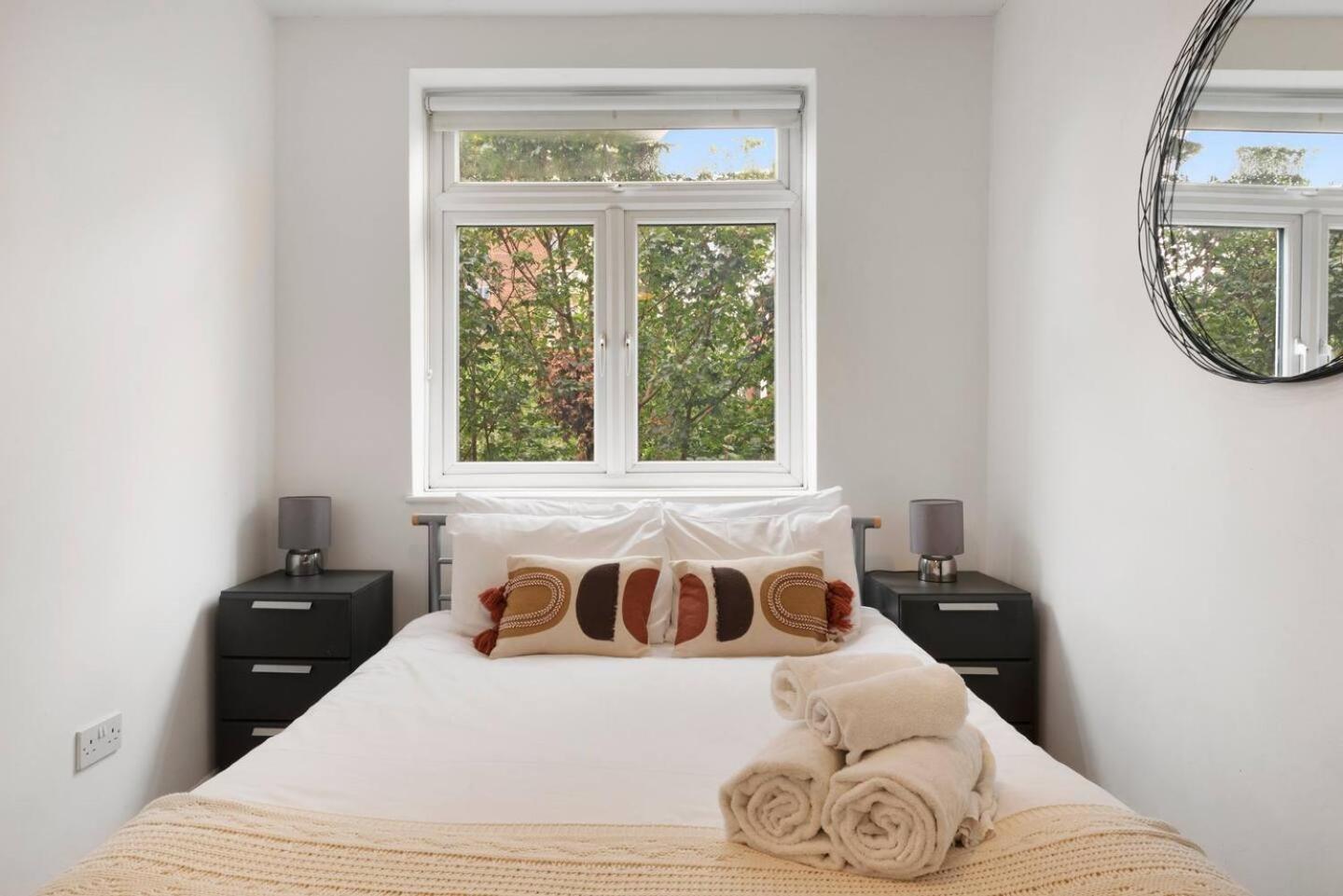 2 Bed Apartment- Finsbury Park Station B Londen Buitenkant foto