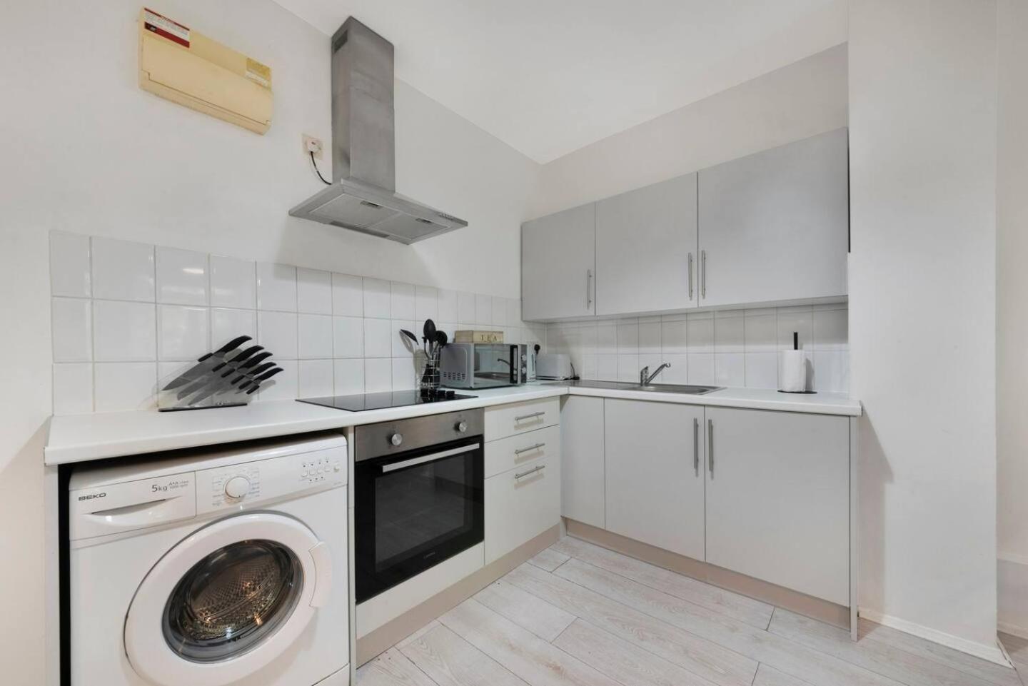 2 Bed Apartment- Finsbury Park Station B Londen Buitenkant foto